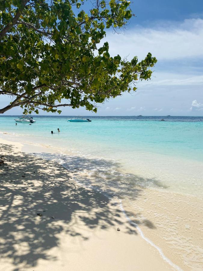 Reef Edge Thulusdhoo, Maldives Hotel Luaran gambar