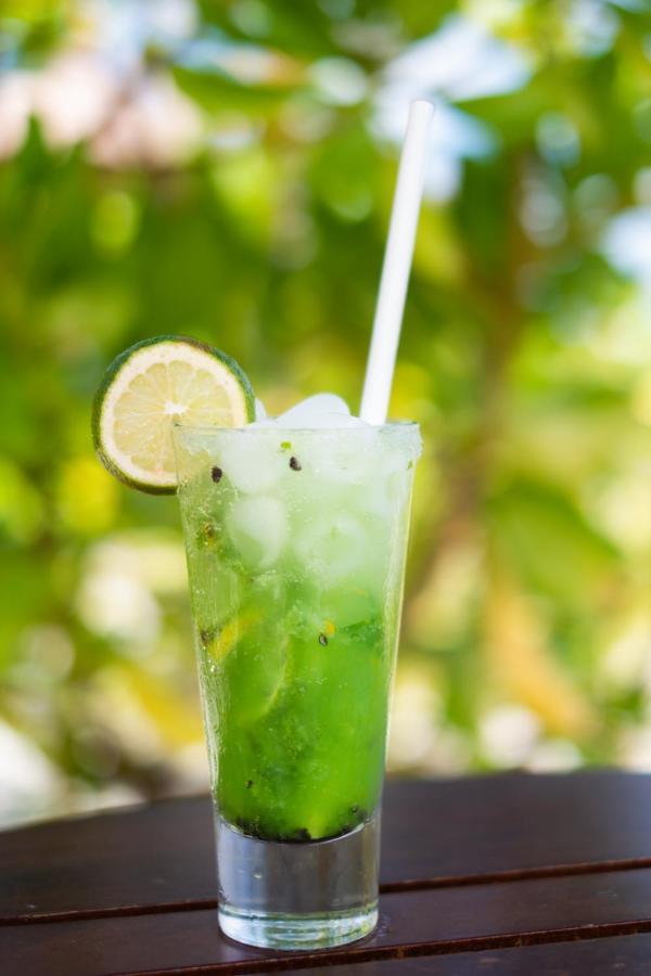 Reef Edge Thulusdhoo, Maldives Hotel Luaran gambar