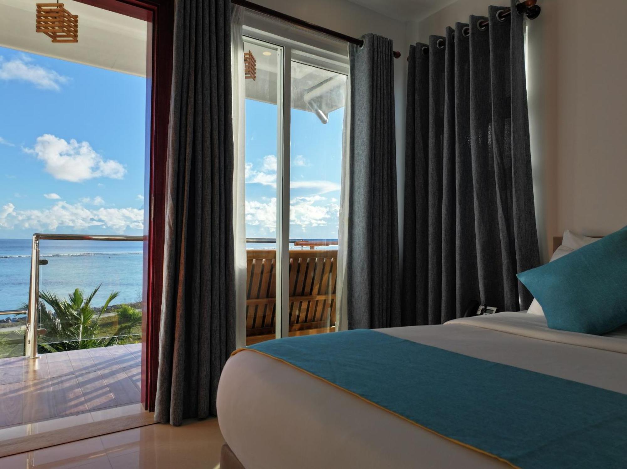 Reef Edge Thulusdhoo, Maldives Hotel Luaran gambar