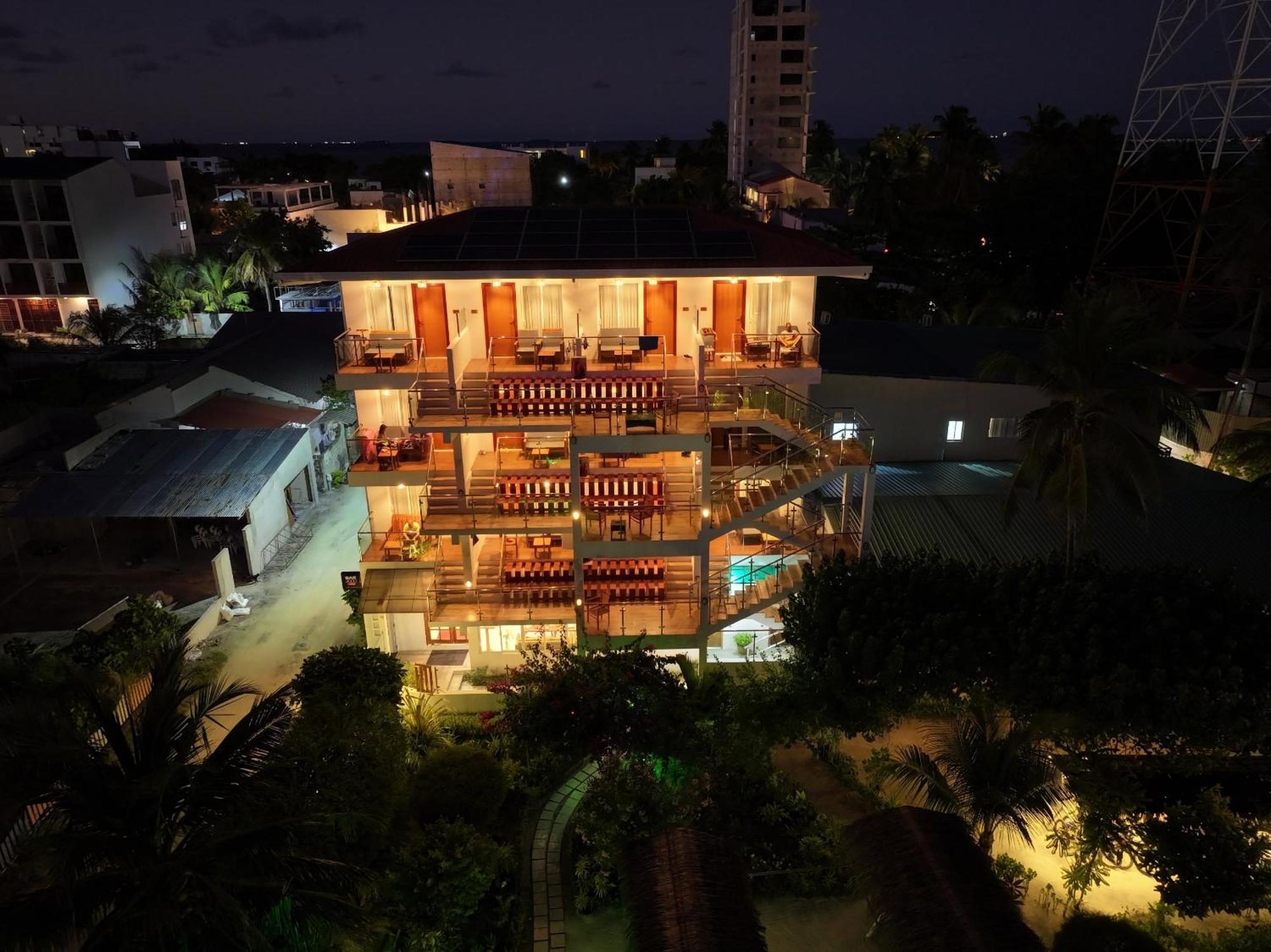 Reef Edge Thulusdhoo, Maldives Hotel Luaran gambar