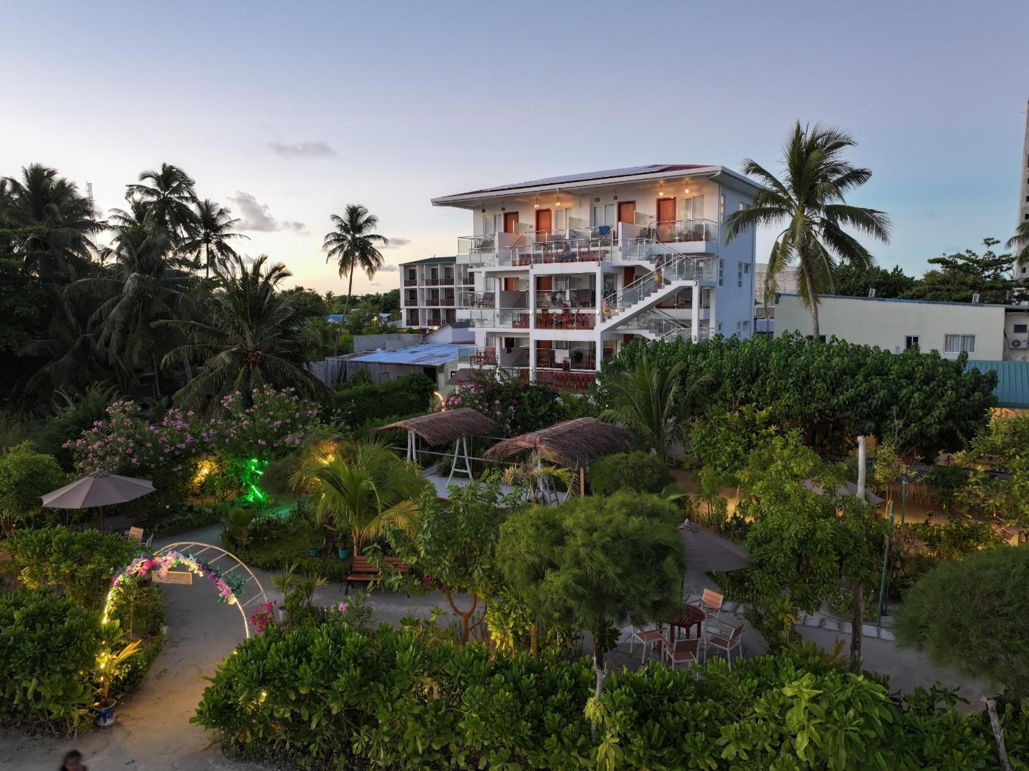 Reef Edge Thulusdhoo, Maldives Hotel Luaran gambar