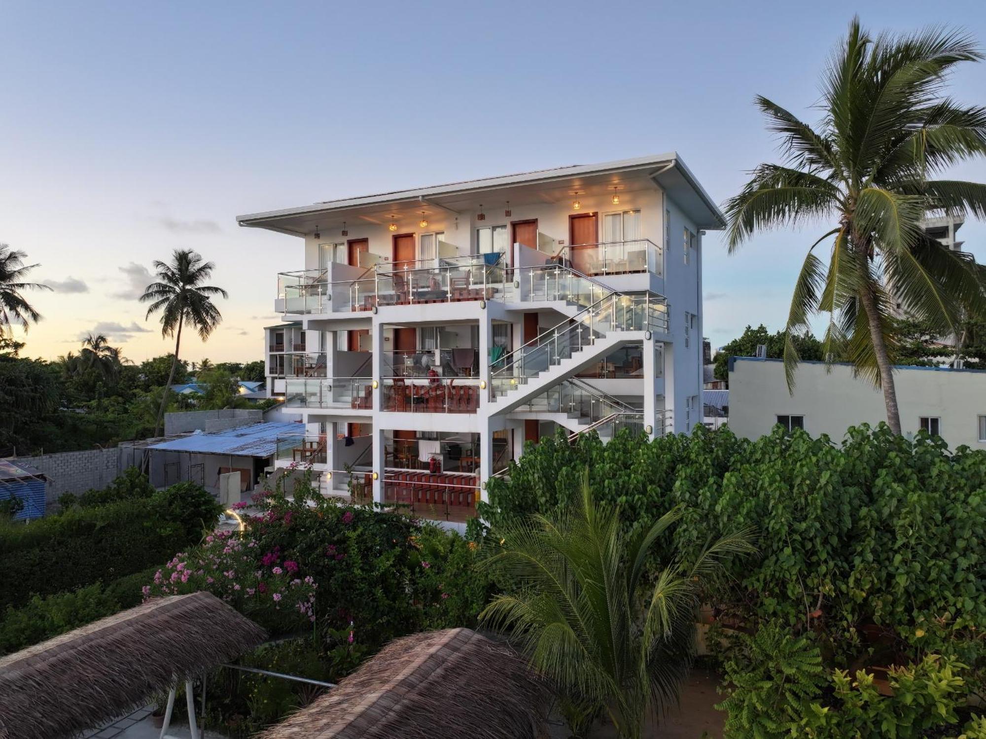 Reef Edge Thulusdhoo, Maldives Hotel Luaran gambar